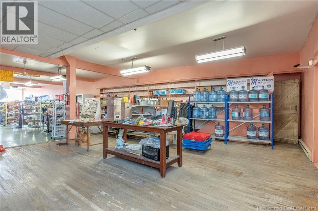 21 Main Street, photo 22