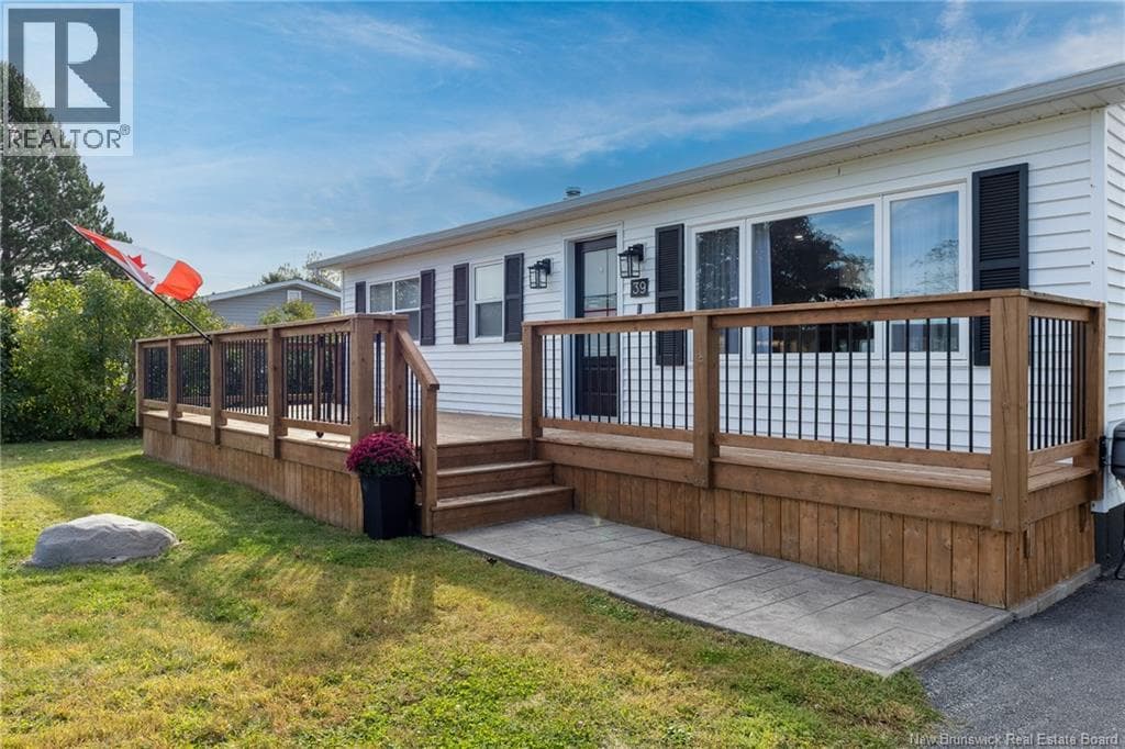 39 Thompson Drive, photo 2