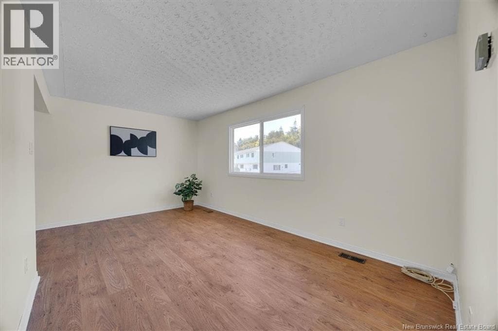 220 Tartan Street, photo 3