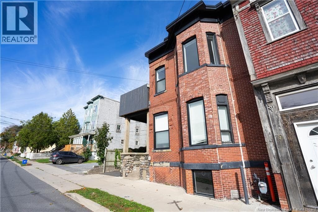 77 Mecklenburg Street, photo 2