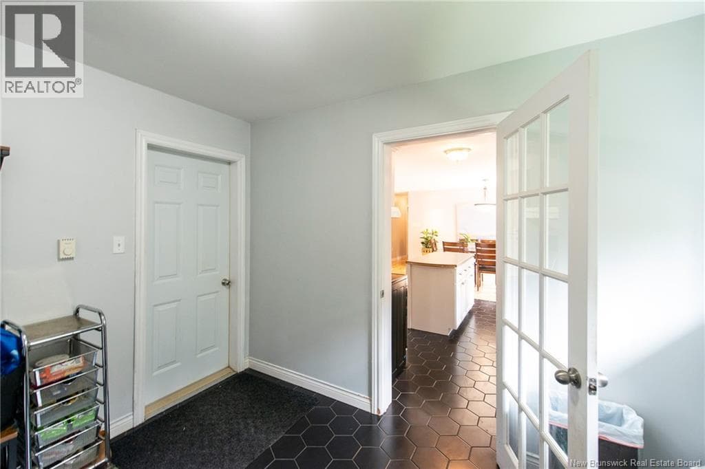 10 Queensbury Drive, photo 12
