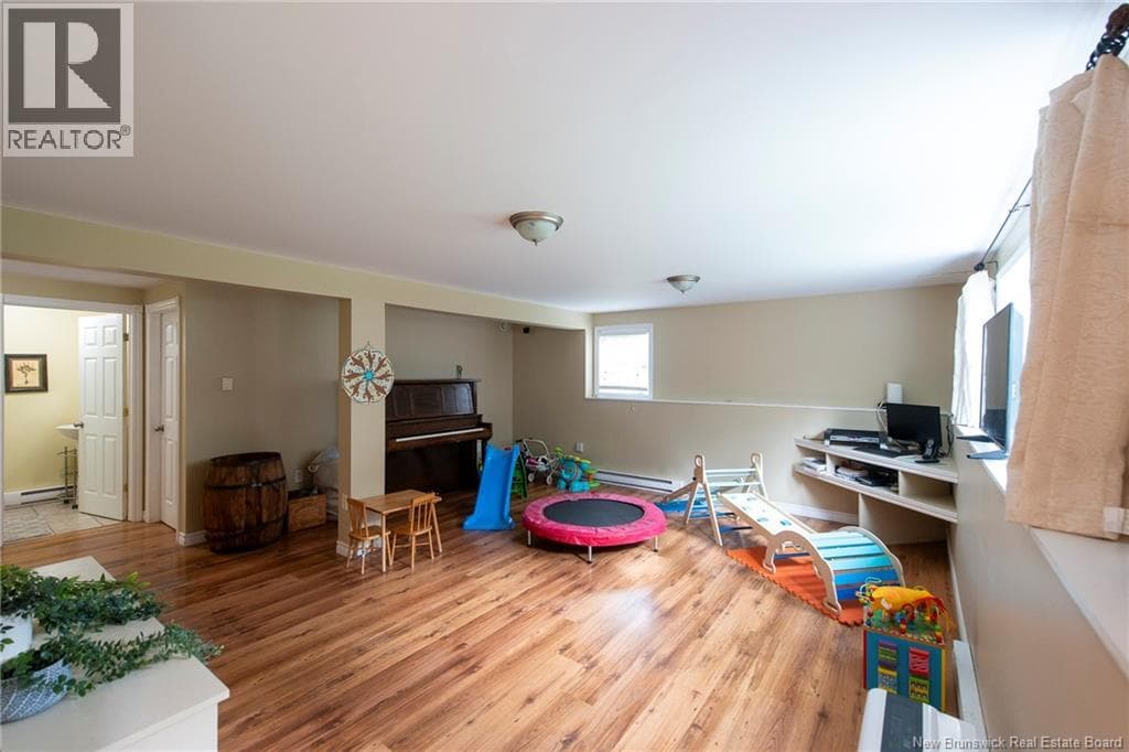 10 Queensbury Drive, photo 18