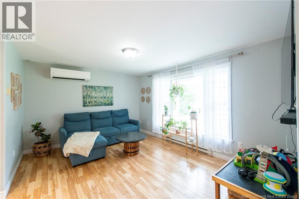 10 Queensbury Drive, photo 3