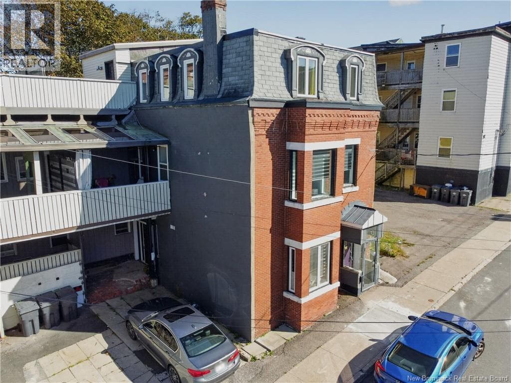 52 Dorchester Street