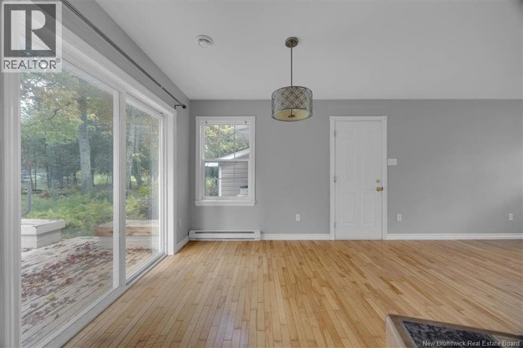 1 Tagish Road, photo 8