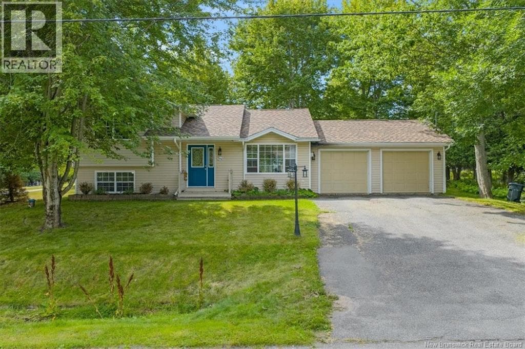 1 Tagish Road, photo 2