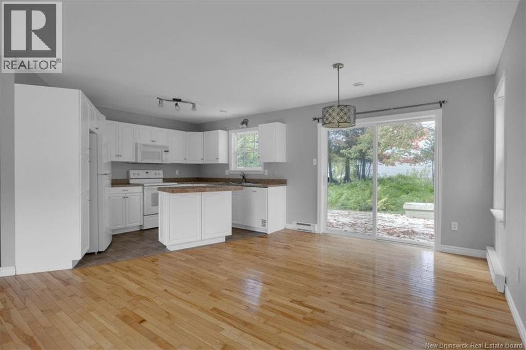 1 Tagish Road, photo 5