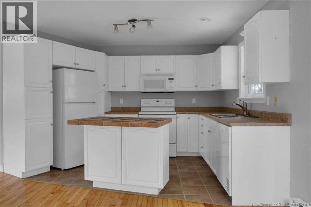 1 Tagish Road, photo 6