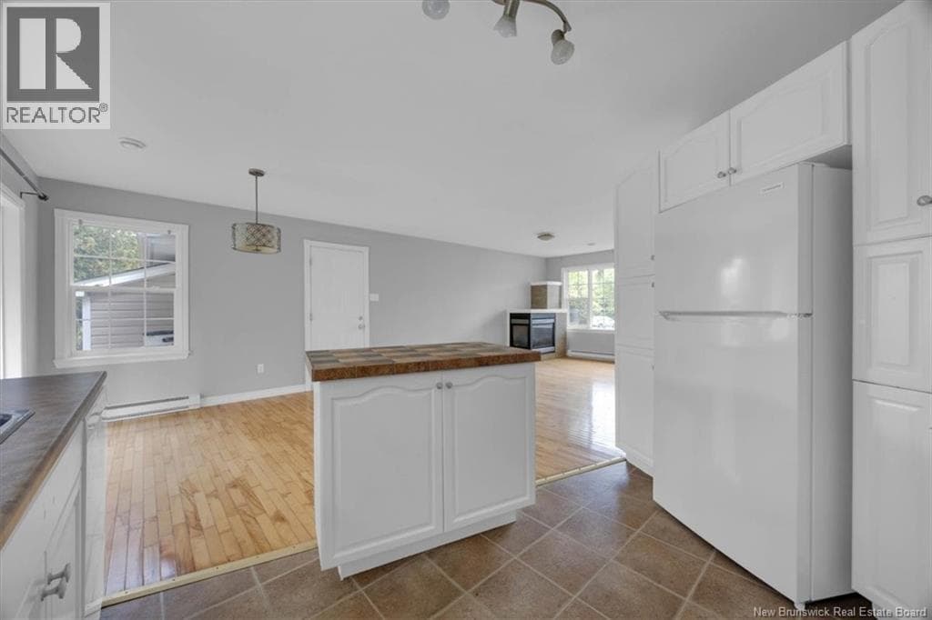 1 Tagish Road, photo 7