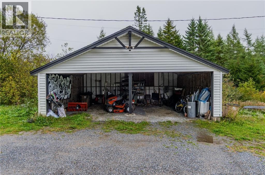 2740 Loch Lomond Road, photo 3