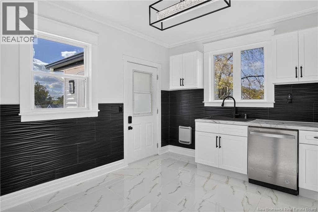 677 Fundy Drive, photo 18