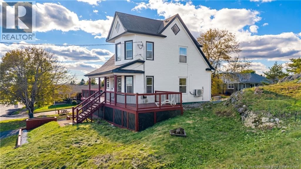 677 Fundy Drive, photo 2
