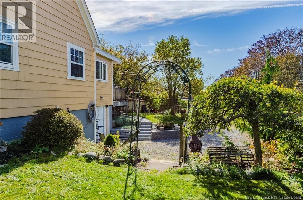 470 Young Street, photo 4