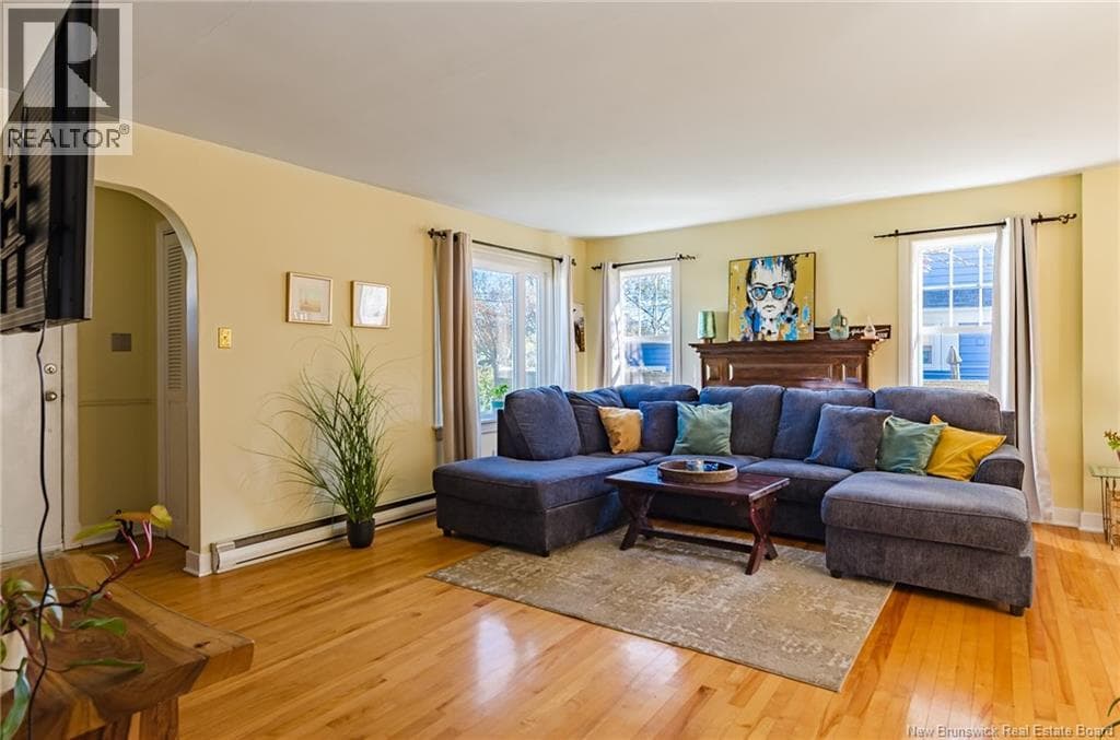 470 Young Street, photo 9