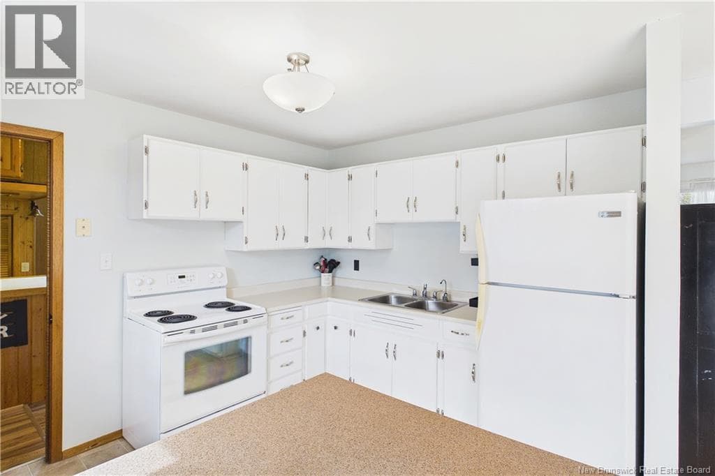 460 Lawrence Street, photo 11