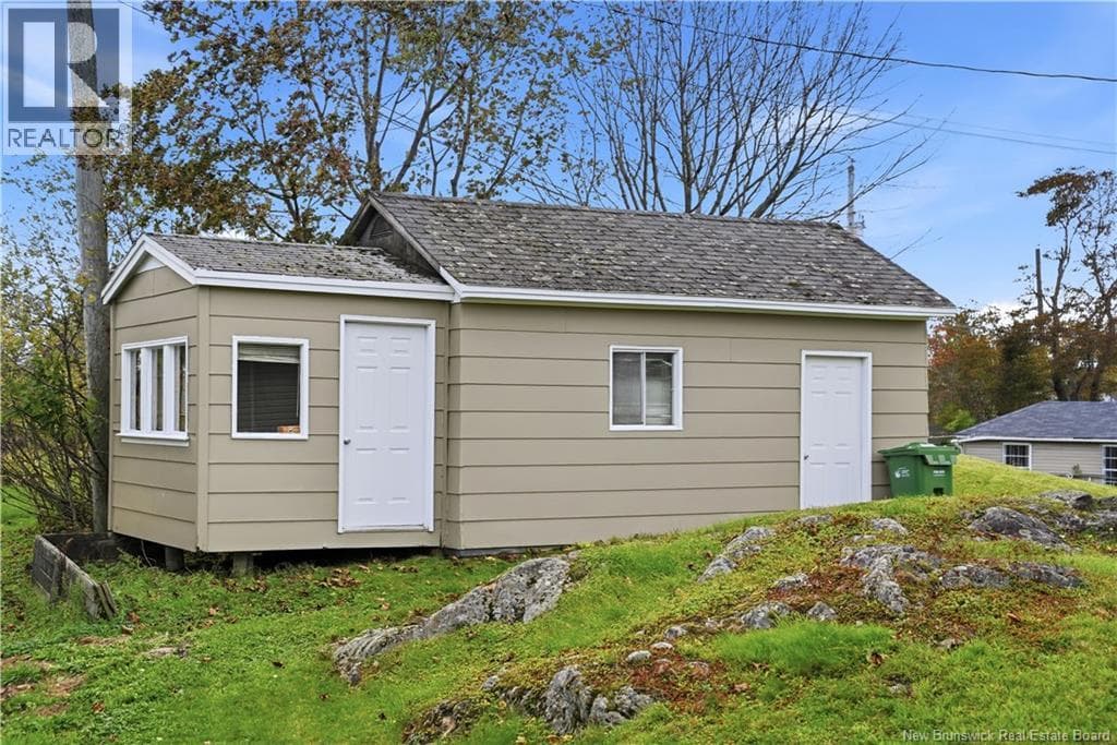 460 Lawrence Street, photo 28