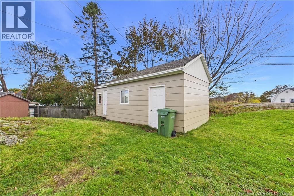 460 Lawrence Street, photo 29