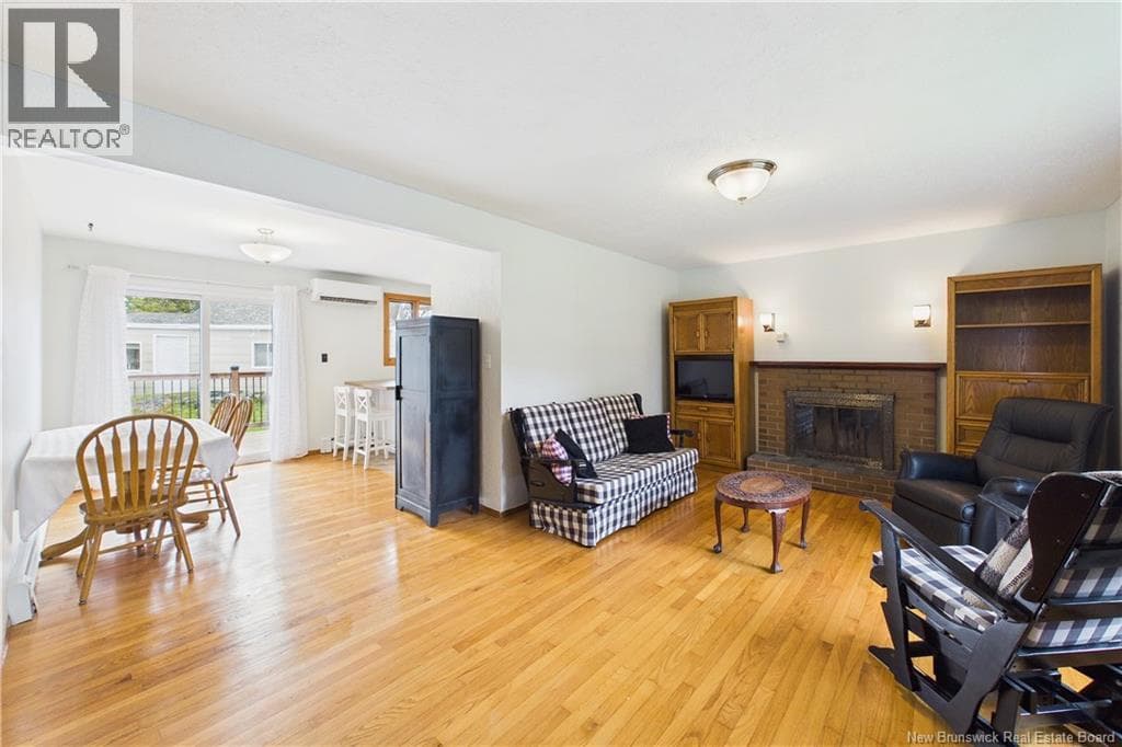 460 Lawrence Street, photo 5