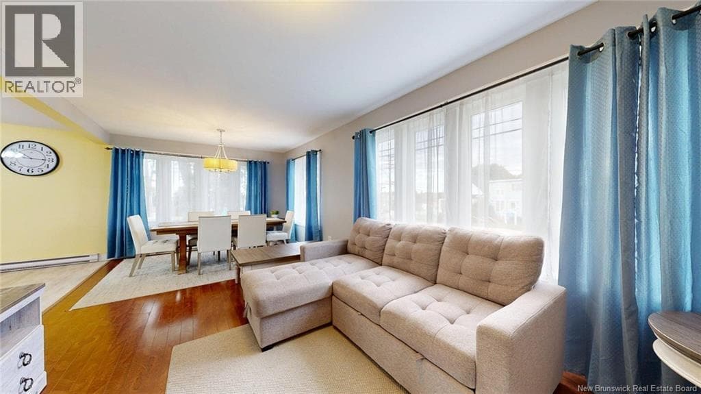 240 Loch Lomond Road, photo 4