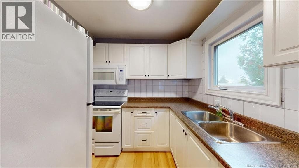 145 Woodhaven Drive, photo 10