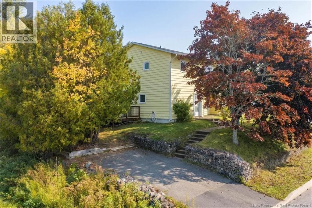 145 Woodhaven Drive, photo 2