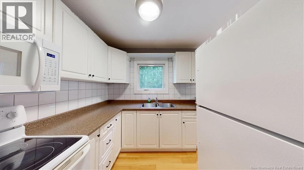 145 Woodhaven Drive, photo 9