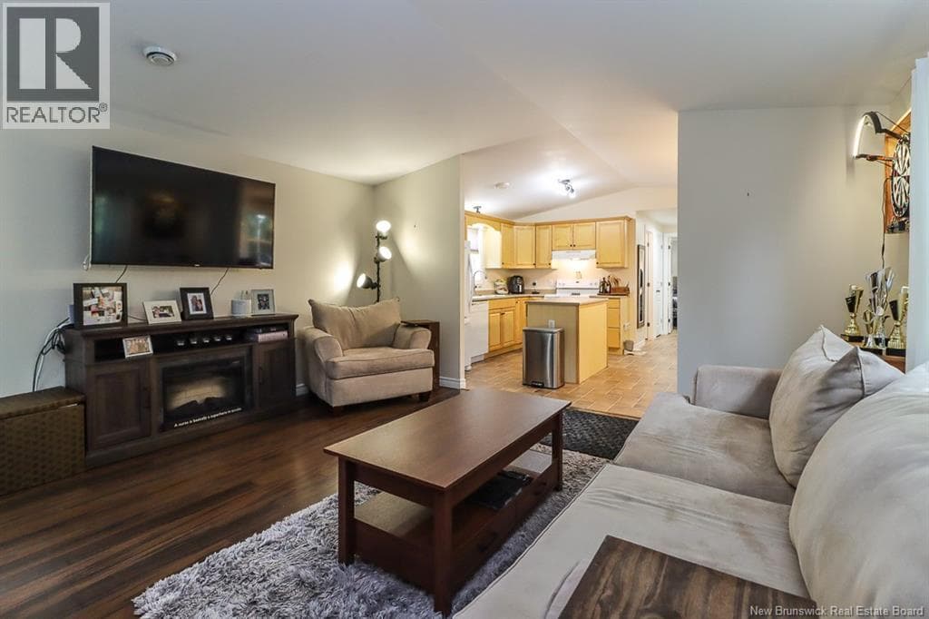 3 Third Street, photo 18