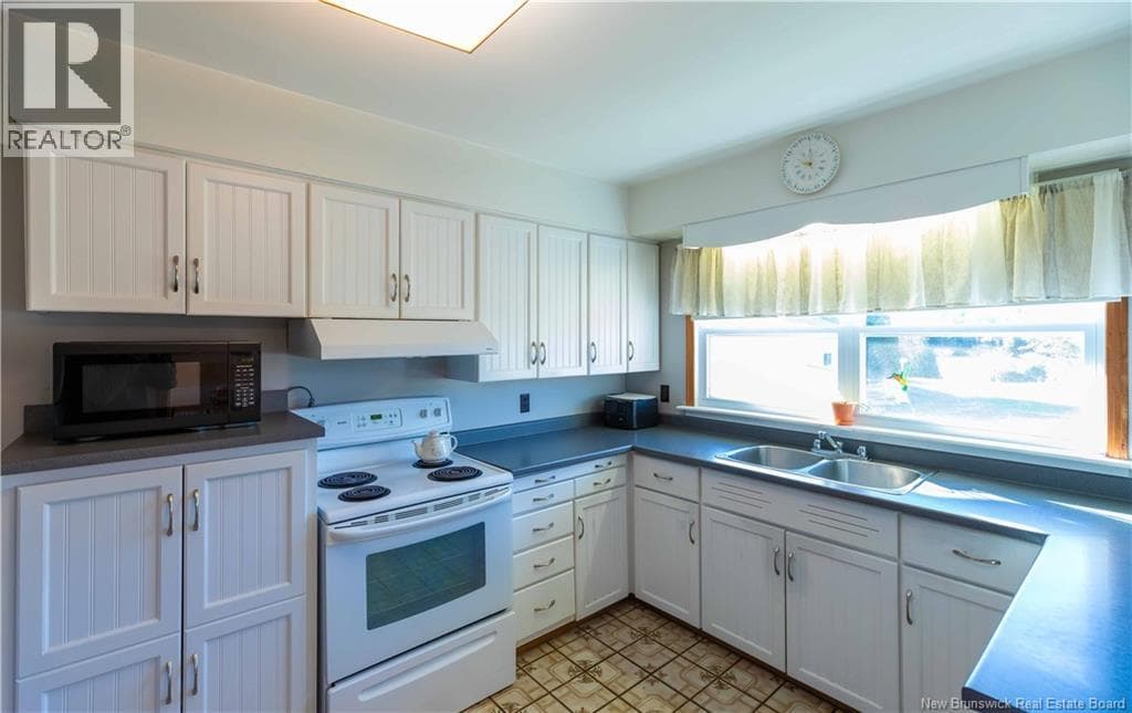 3808 Loch Lomond Road, photo 9