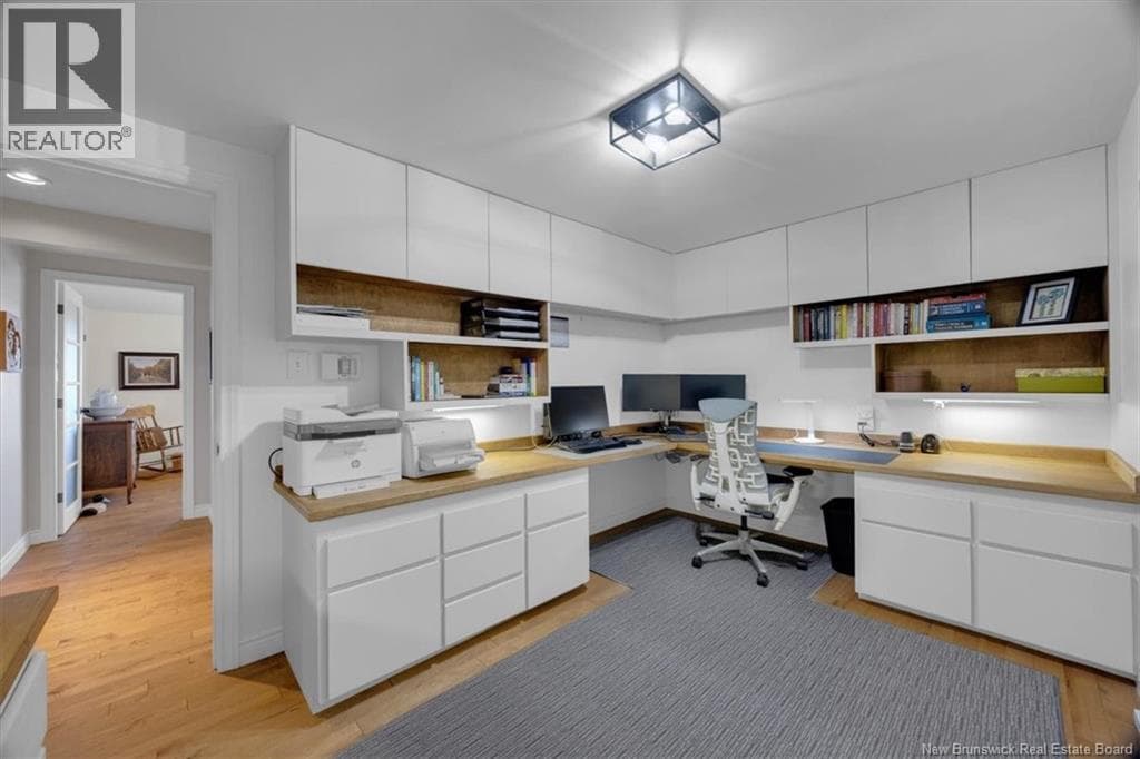 50 Beach Road, photo 37
