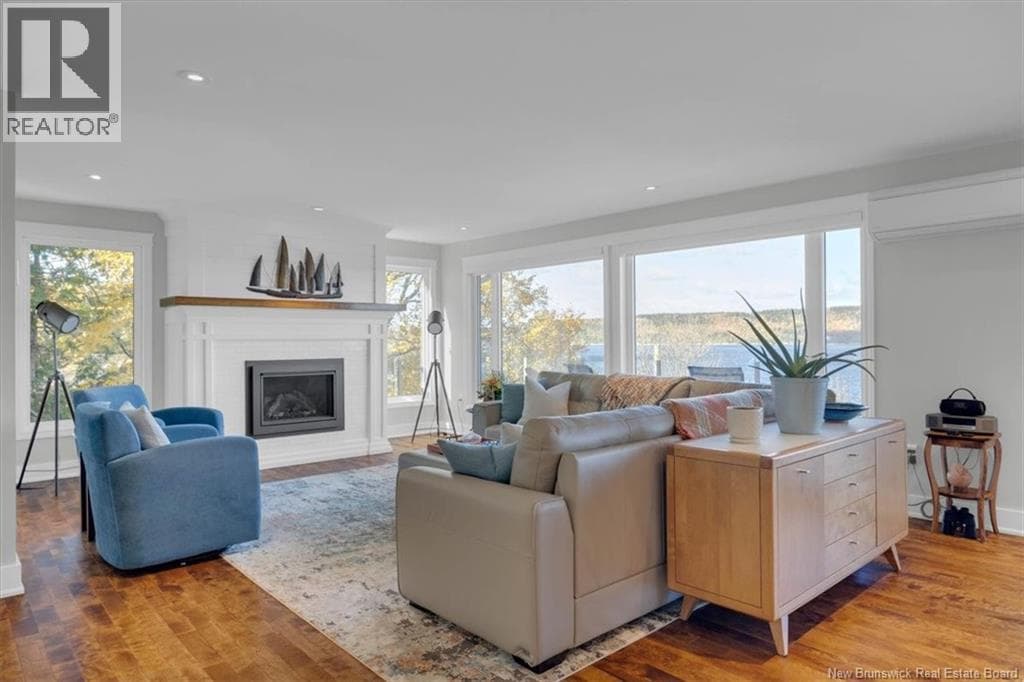 50 Beach Road, photo 8