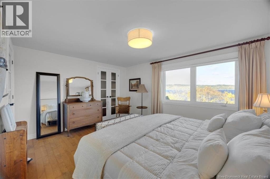 50 Beach Road, photo 32