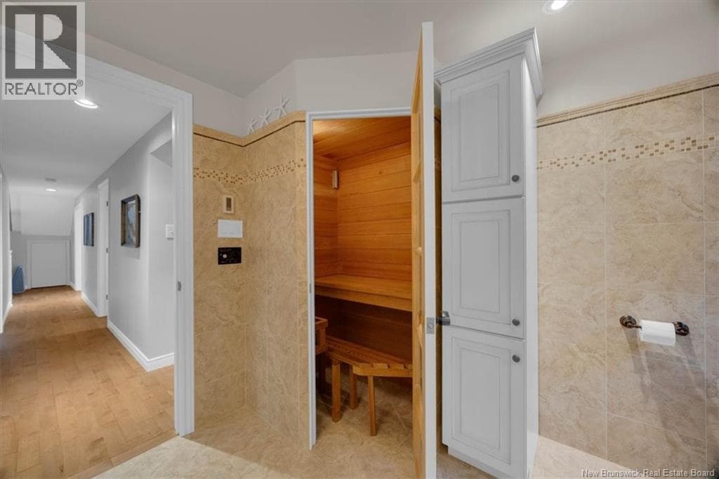 50 Beach Road, photo 34