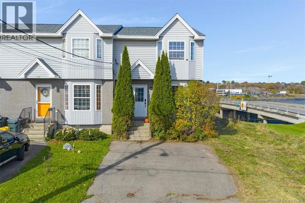 193 King St West