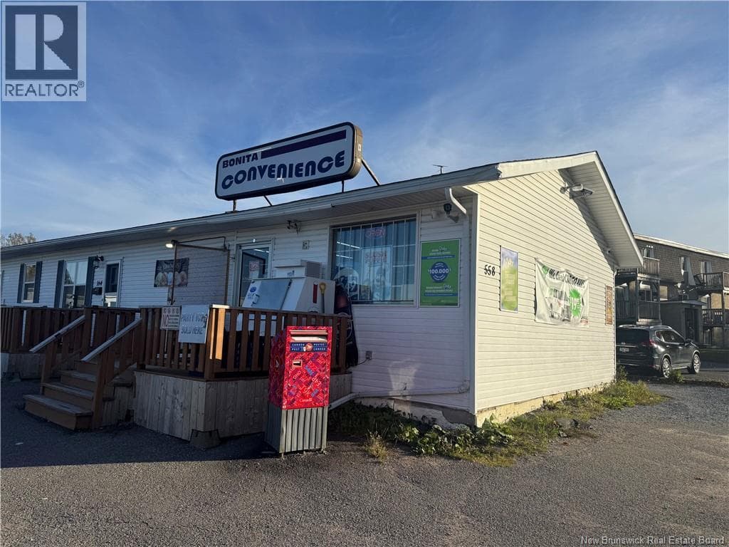 558 Bonita Avenue, photo 2
