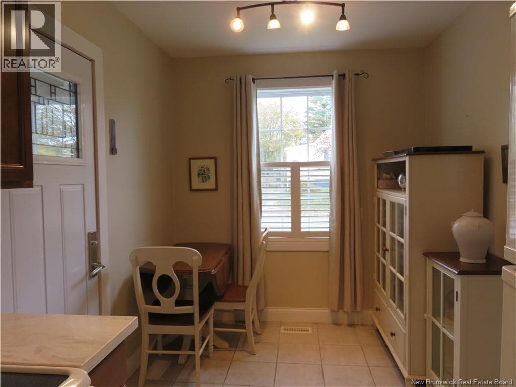 692 Dunn Avenue, photo 10