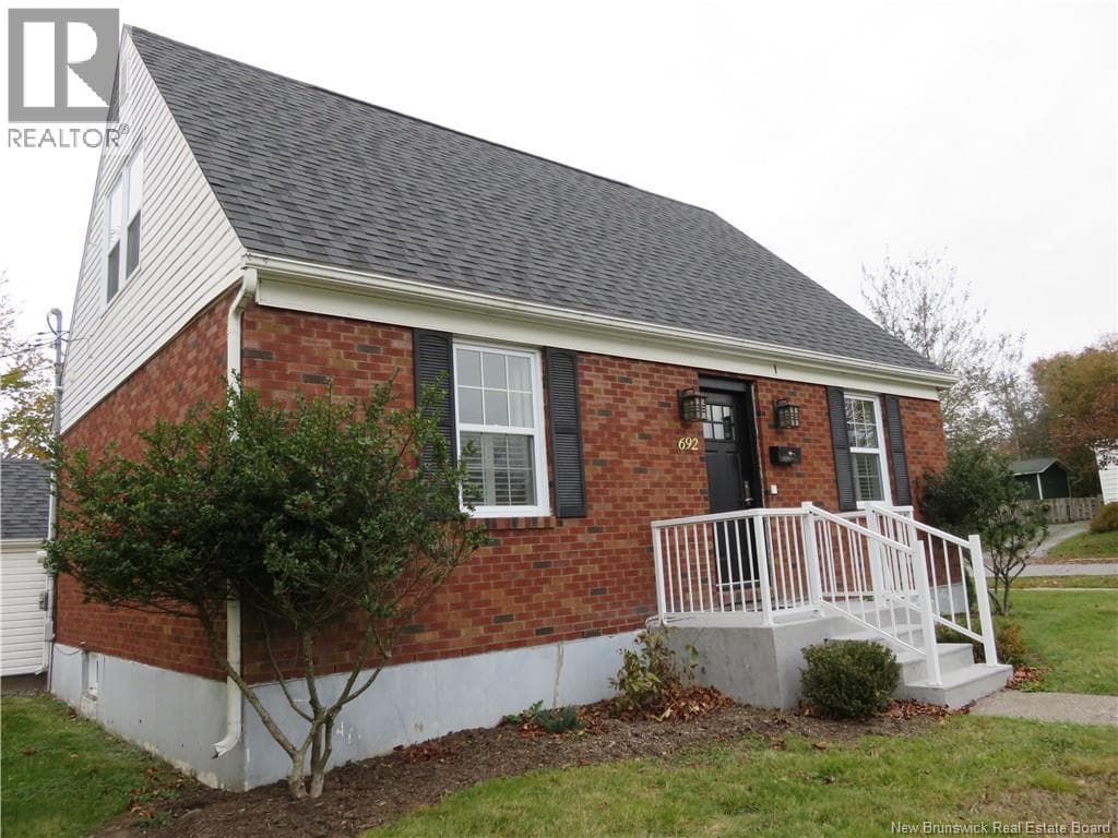 692 Dunn Avenue, photo 3