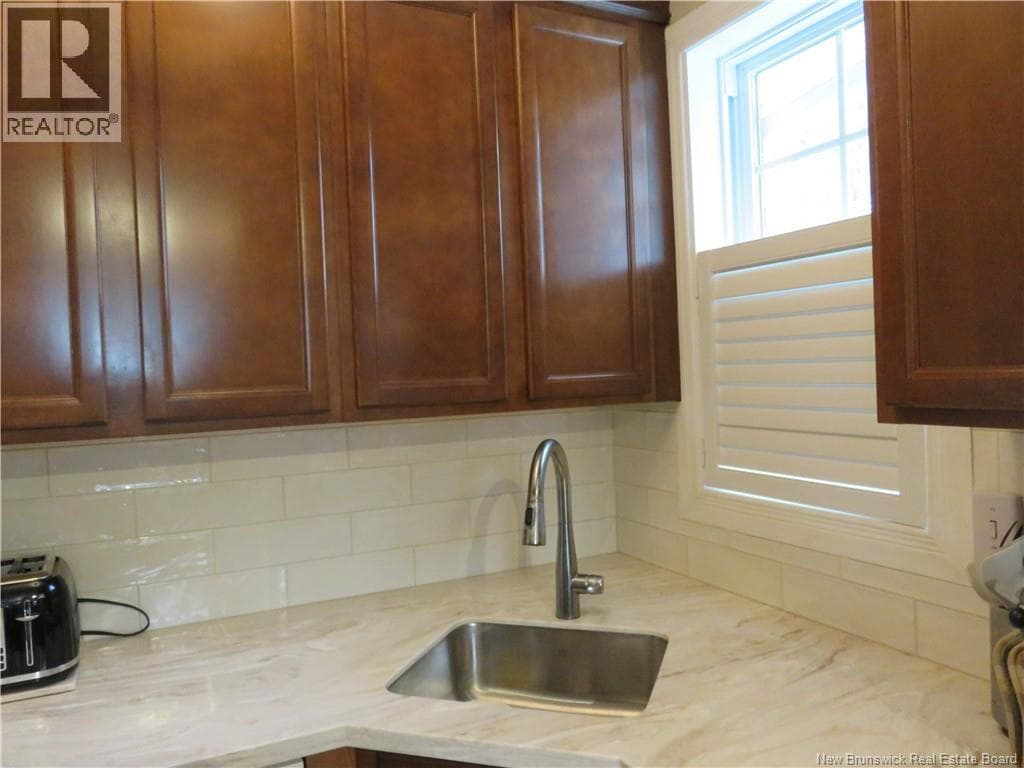 692 Dunn Avenue, photo 6
