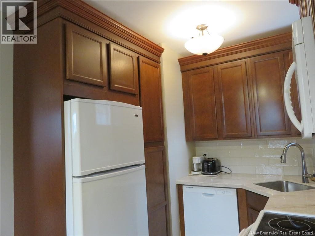 692 Dunn Avenue, photo 7