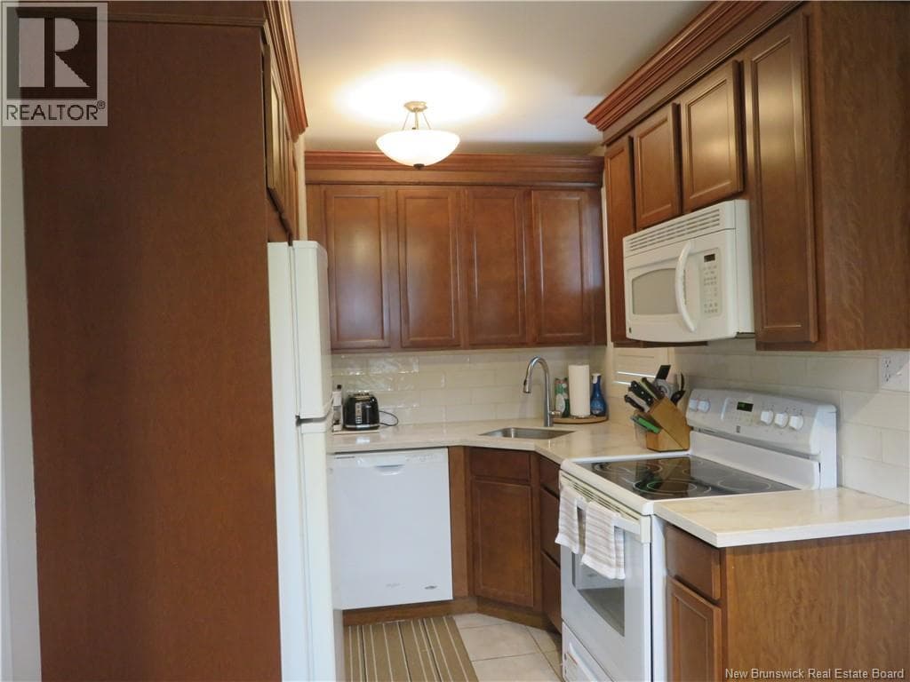 692 Dunn Avenue, photo 8