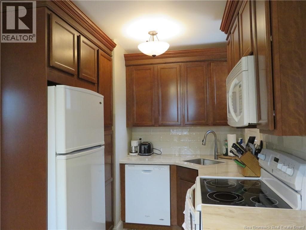 692 Dunn Avenue, photo 9
