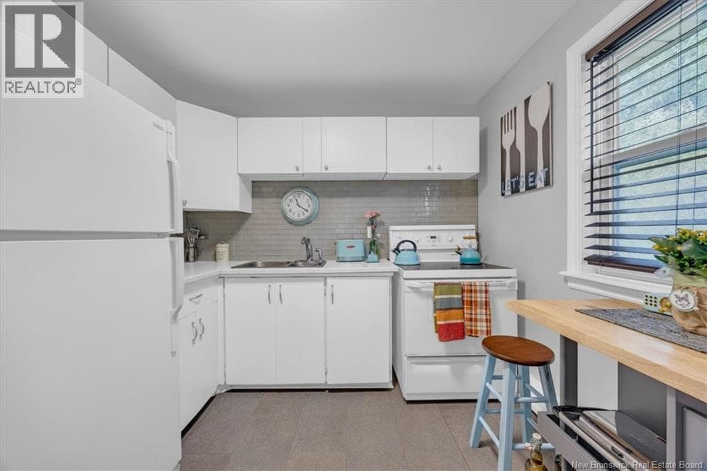 14 Hampton Manor, photo 4