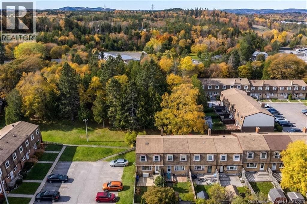 14 Hampton Manor, photo 33