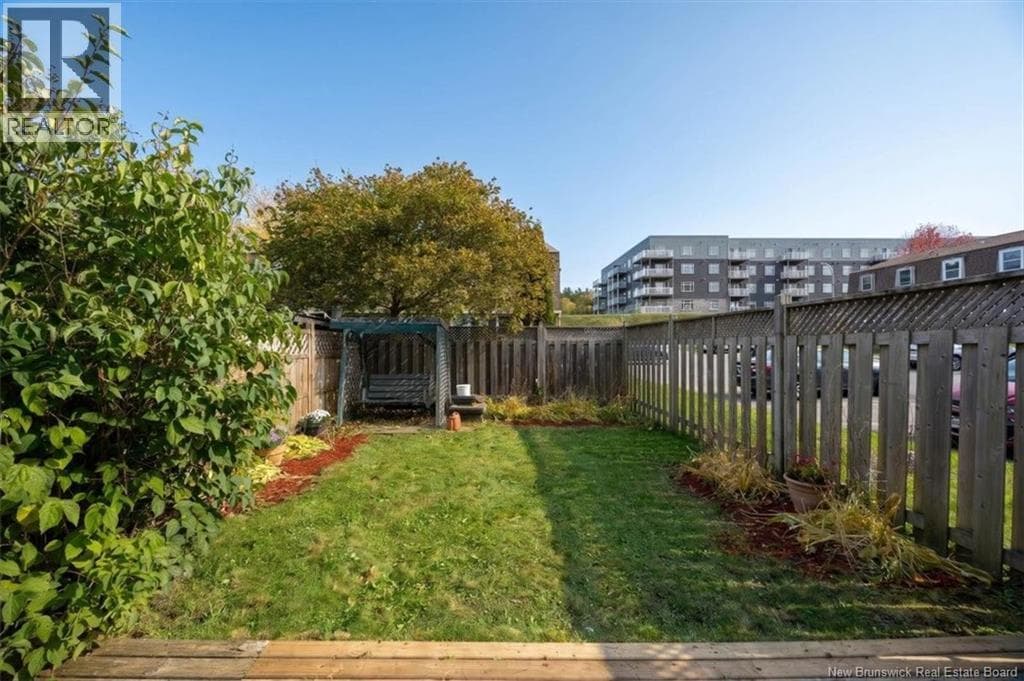 14 Hampton Manor, photo 24