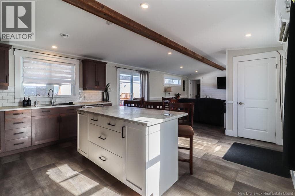 50 Rex Hurley Boulevard, photo 10