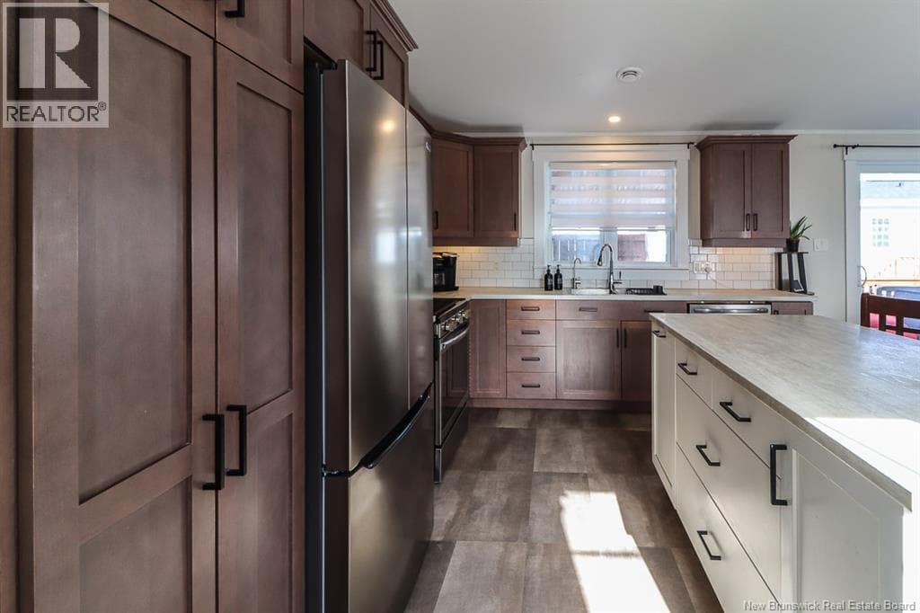 50 Rex Hurley Boulevard, photo 12