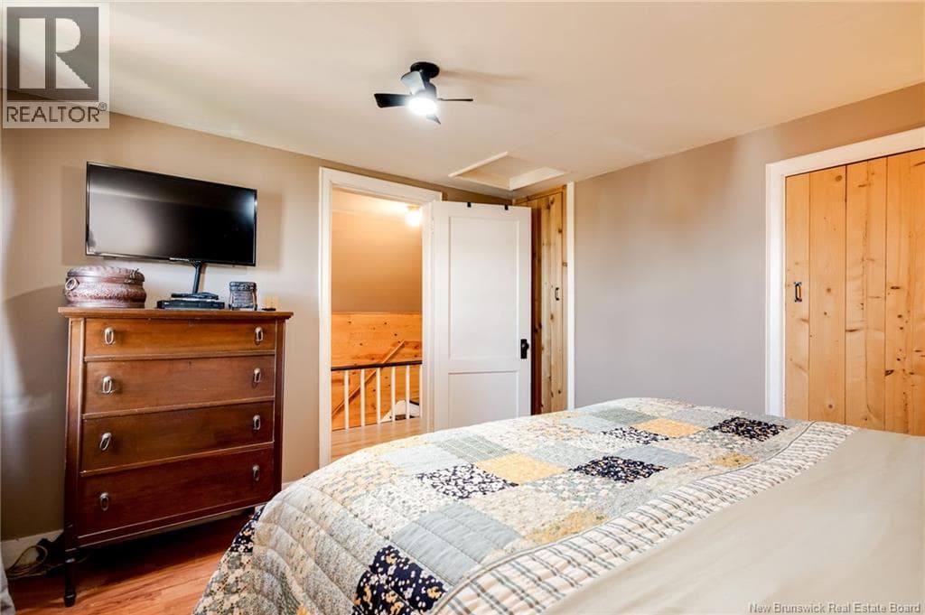 145 Bellevue Street, photo 24