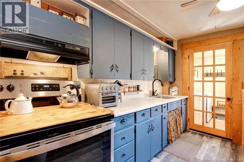 145 Bellevue Street, photo 4
