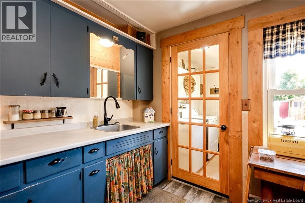 145 Bellevue Street, photo 6
