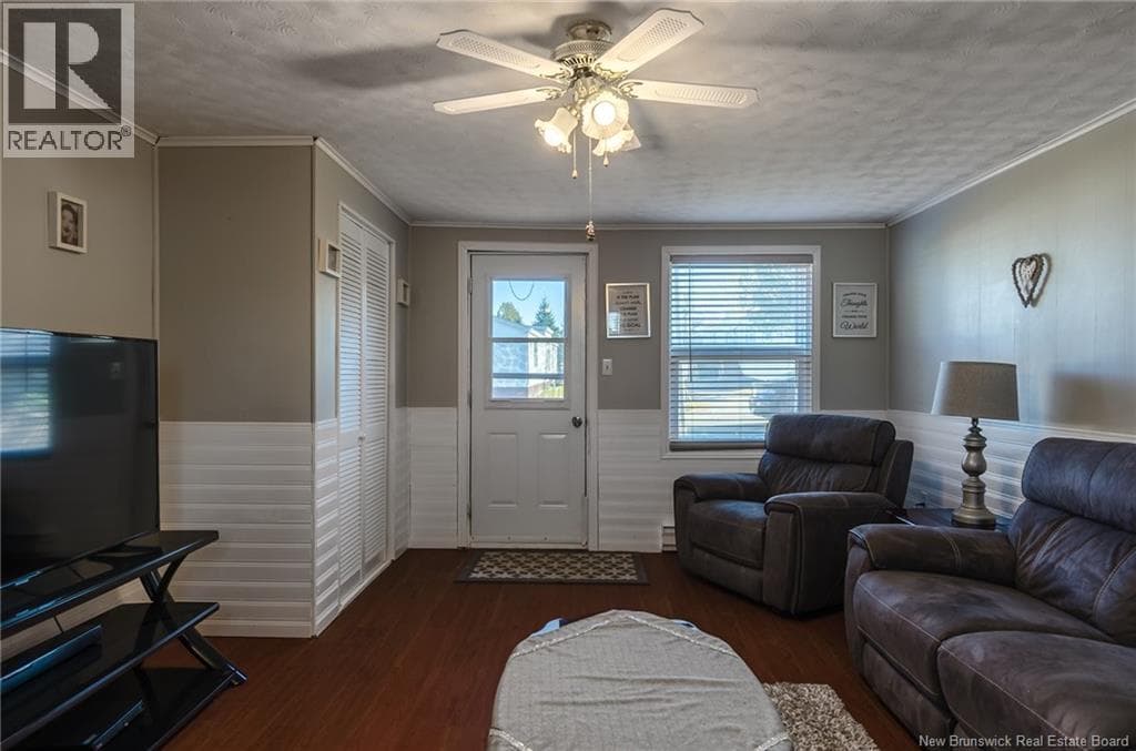18 Fourth Street, photo 16