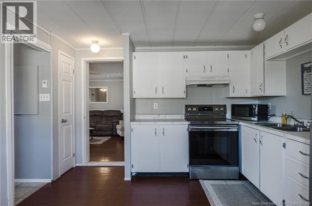 18 Fourth Street, photo 19
